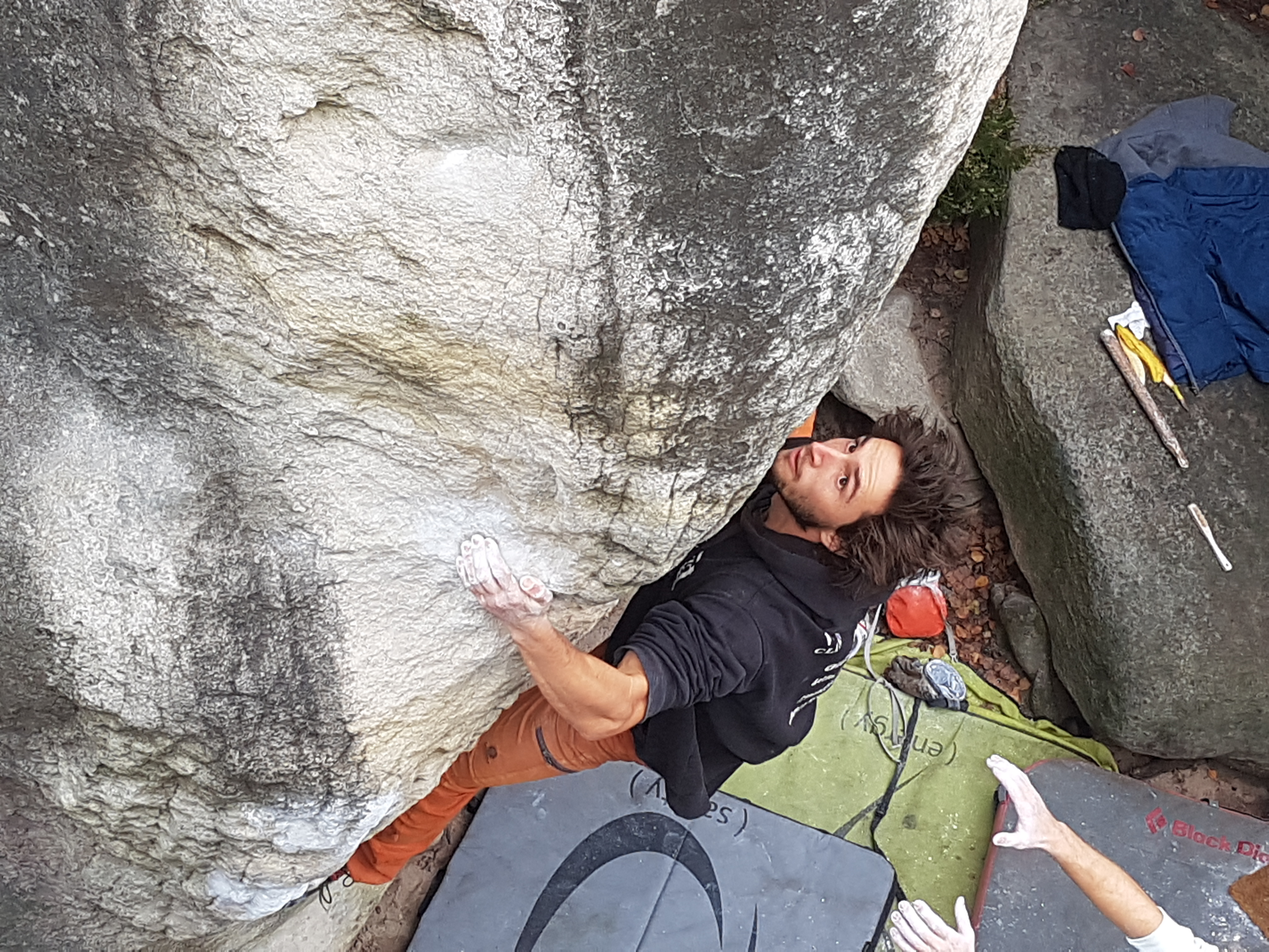 Grimpeur en falaise